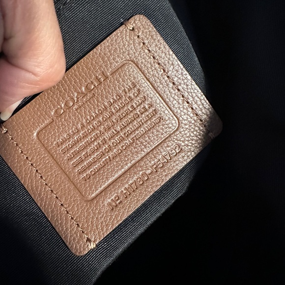 CHARLES MESSENGER IN SMOOTH LEATHER (COACH F54792) laptop/briefcase/messenger. - Picture 5 of 10